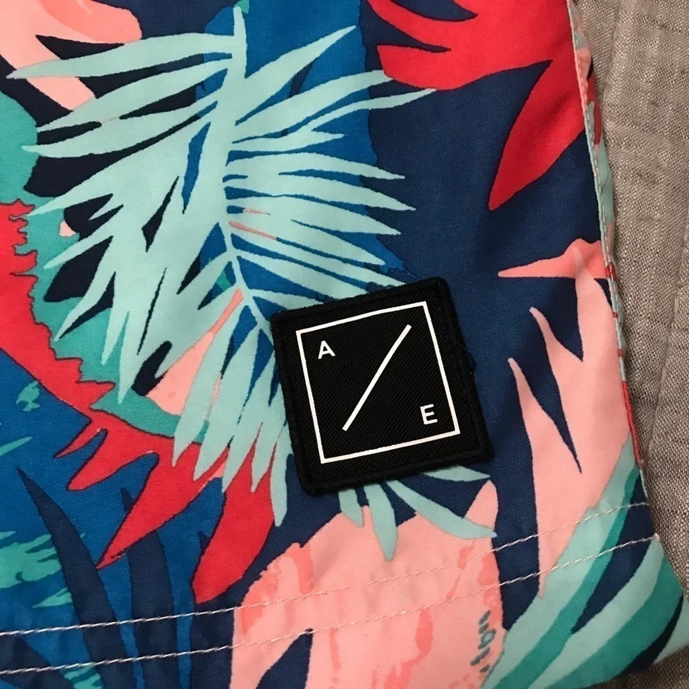 AMERICAN EAGLE / Men’s Lion/Jungle Tropical Print Swim Board Shorts Size M